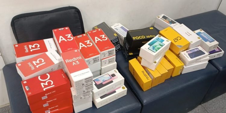 Fiscalização apreende celulares sem nota fiscal em lojas de Colatina - Foto: Sefaz