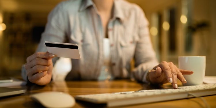 Alerta: Golpes com perfis falsos de famosos explodem no ES - Reprodução