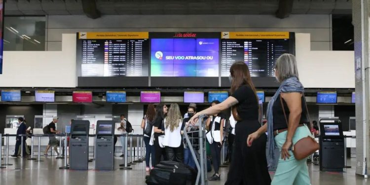 Programa Voa Brasil vende 10 mil passagens a R$ 200 em dois meses - Foto: Agência Brasil