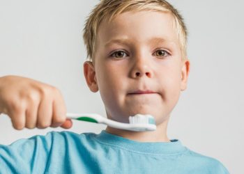 O cuidado com a higiene bucal das crianças - Crédito: Freepik