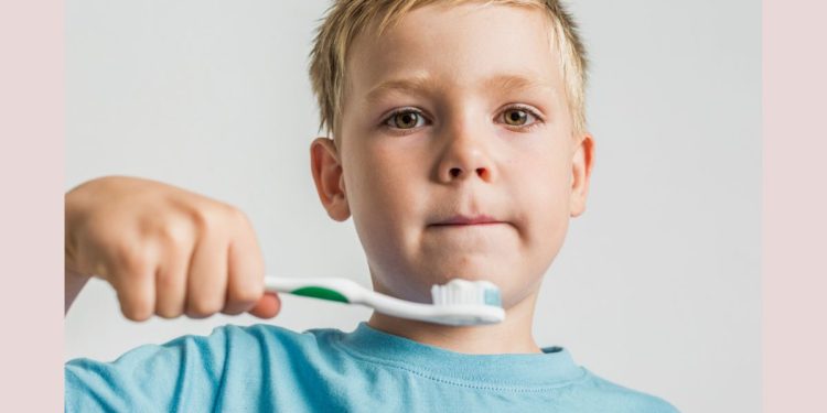 O cuidado com a higiene bucal das crianças - Crédito: Freepik