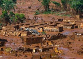 Mariana após o rompimento da barragem de rejeitos da Samarco - Foto: Reprodução.