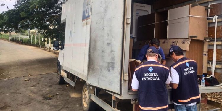 Blitz fiscal em Colatina flagra transporte irregular de mercadorias - Foto: Sefaz