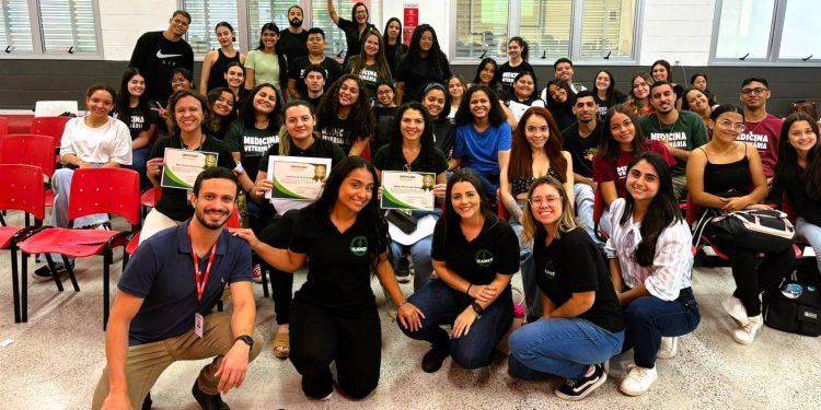 Capacitação na Faculdade Multivix reúne especialistas do IDAF e estudantes de Medicina Veterinária - Foto: Divulgação