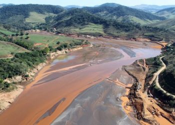 A tragédia ocorrida em Minas Gerais gerou a degradação do Rio Doce e até hoje tem consequências (Foto: Ibama)