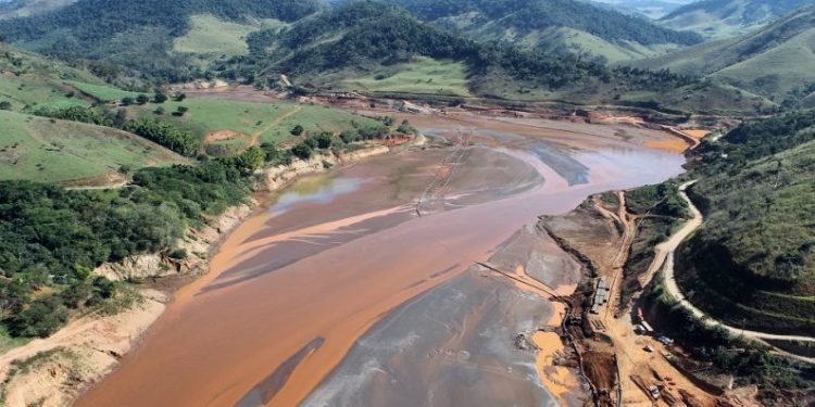 A tragédia ocorrida em Minas Gerais gerou a degradação do Rio Doce e até hoje tem consequências (Foto: Ibama)