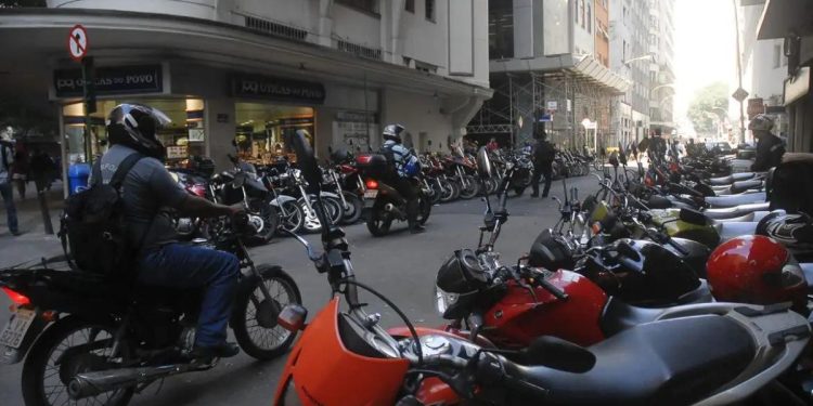 Motociclistas sem habilitação: um problema que cresce em todas as regiões - Foto: Tânea Rego/Agência Brasil