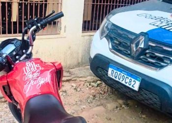 Adolescente é flagrado com moto clonada em São Domingos do Norte - Foto: PMES