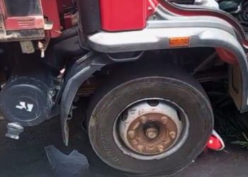 Caminhão desgovernado atinge moto e colide contra residência em Colatina - Foto: Rede Social