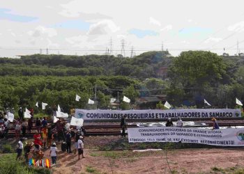 MAB ocupa trilhos da Vale e exige justiça por crime da Samarco no Rio Doce - Foto: MAB