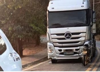 Motociclista morre em colisão frontal com carreta em Governador Lindenberg - Foto: Leitor