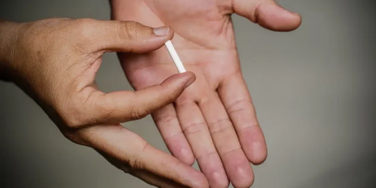 Anvisa suspende venda e propaganda de "chips da beleza" - Foto: Agência Brasil