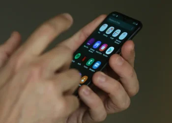 8 em cada 10 brasileiros defendem a proibição de celulares em escolas - Foto: Tânia Rego - Agência Brasil