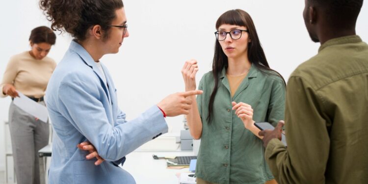 A linguagem corporal e a liderança tóxica nas empresas - Foto: Freepik