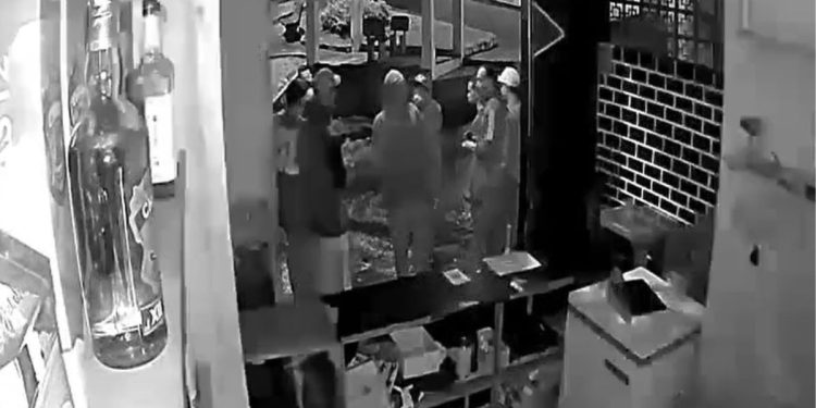 Tentativa de homicídio deixa um morto e um ferido em bar de Colatina - Foto: Reprodução