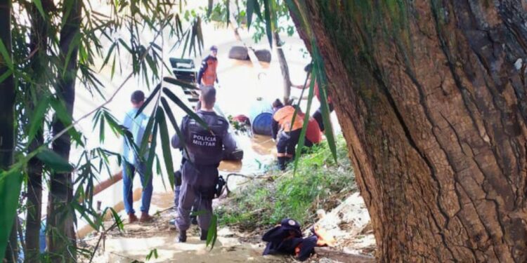 Corpo é encontrado às margens do Rio Doce em Colatina - Foto: Leitor Colatina em Ação