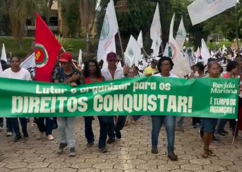 Atingidos encerram atividades dos 9 anos do crime da Samarco com uma caminhada pelas ruas de Mariana - Crédito Nicolly Mendes /MAB