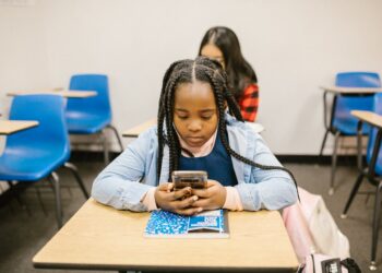 Proibição do uso de celular em escolas. Por que é importante? - Pexels-Foto de RDNE Stock project