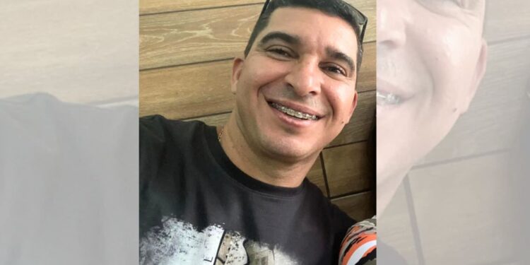 Homem é morto a tiros em frente de casa em Colatina - Foto: Reprodução