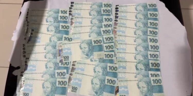 Polícia Federal prende dois homens com cédulas falsas no ES - Foto: Polícia Federal