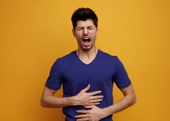 Refluxo é um mal simples, mas que atinge 20% dos brasileiros - Foto: Freepik