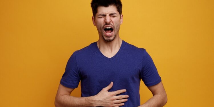 Refluxo é um mal simples, mas que atinge 20% dos brasileiros - Foto: Freepik