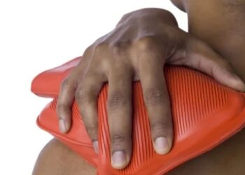 Especialista explica quando utilizar as compressas frias e quentes - Foto: Freepik