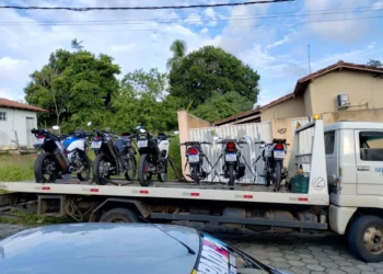 PM apreende seis motos em operação no Centro de Montanha - Foto: Divulgação PMES
