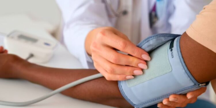 Como cuidar da pressão arterial no calor? - Foto: Internet