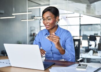 6 habilidades para se manter atualizado no mercado de trabalho em 2025 - Foto: Reprodução