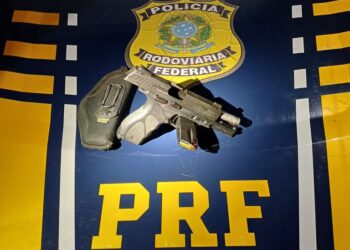 Operação da PRF em Colatina resulta na apreensão de arma de fogo - Foto: PRF