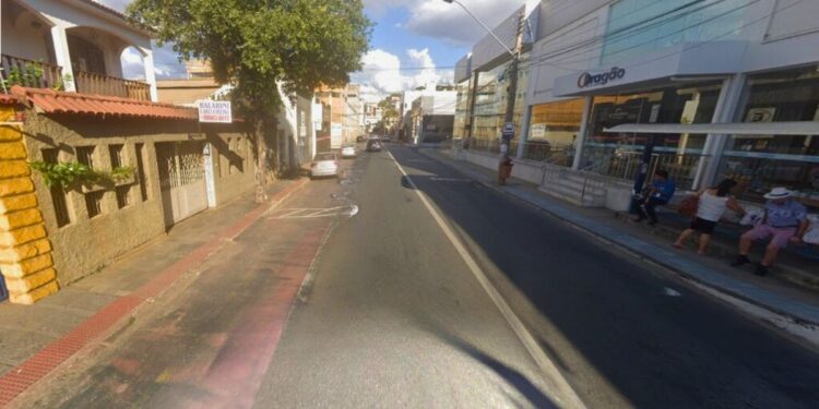 Obras no esgoto interditam rua em São Silvano - Foto: Reprodução