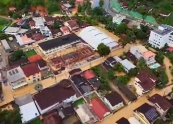 São Domingos do Norte enfrenta alagamentos após córrego transbordar - Foto: Reprodução
