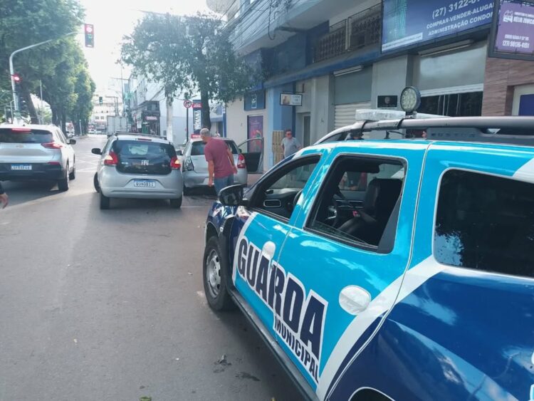 Susto na manhã de sábado: acidente envolvendo dois carros em Colatina - Foto: Comunicação PMC