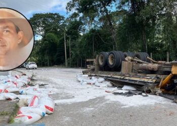 Motorista morre em acidente com caminhão carregado de fertilizantes na ES-261, em Santa Teresa - Foto: Reprodução