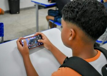 Colatina segue a lei e vai restringir o uso de celulares nas escolas municipais - Foto: Reprodução
