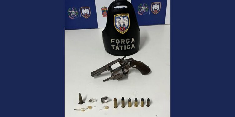 Força Tática apreende arma, munições e entorpecentes em bairro de Colatina - Foto: PMES