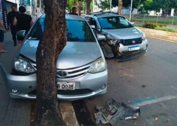 Susto na manhã de sábado: acidente envolvendo dois carros em Colatina - Foto: Comunicação PMC