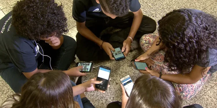 Lula sanciona lei que restringe uso de celular em escolas - Foto: Arquivo EBC