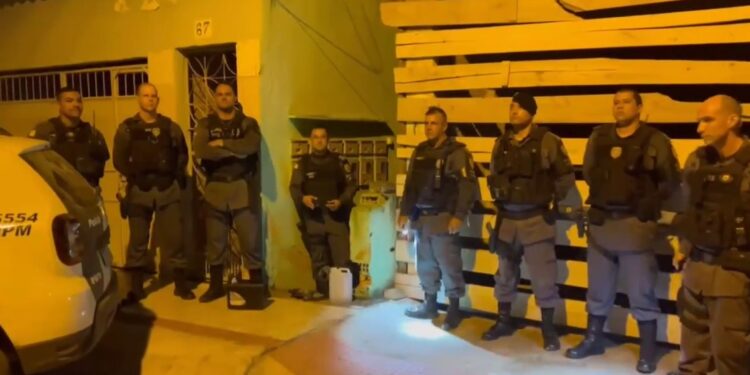 Polícia apreende armas, drogas e prende suspeito em bairro de Colatina - Foto: Reprodução