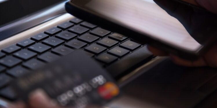 Ligaram para mim e me roubaram R$ 7.400: a história da jornalista que foi vítima de fraude