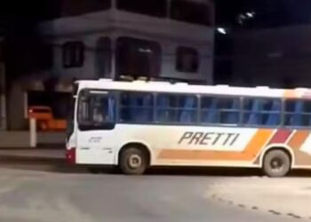 Ônibus é furtado de rodoviária em Santa Maria de Jetibá e colide contra poste em Itarana - Foto: Reprodução