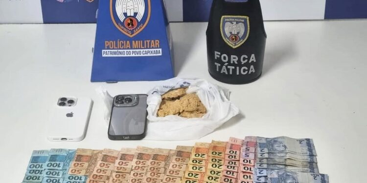 Casal preso em flagrante com drogas e dinheiro em Colatina - Foto: PMES