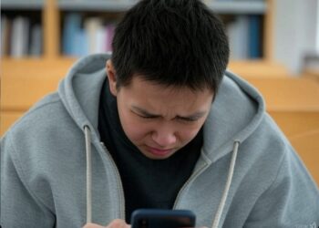 Nomofobia: o medo irracional de ficar sem celular e o impacto na vida escolar - Foto: Reprodução