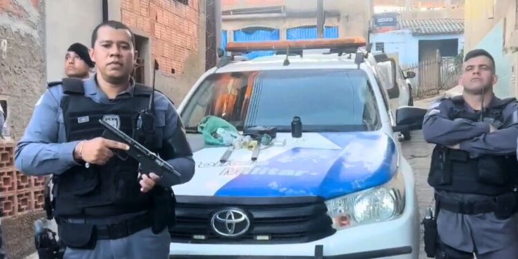 PM prende suspeitos e apreende arma e drogas em Colatina - Foto: PMES
