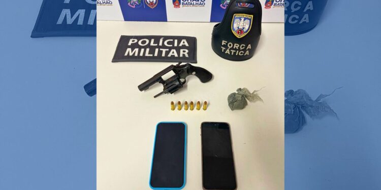 Tentativa de roubo resulta em apreensão de arma e detenção de dois menores em Colatina - Foto: PMES