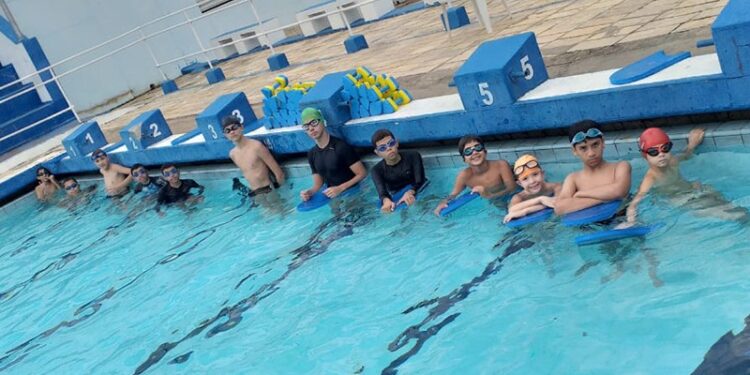 Colatina: retomada das aulas de natação na Ademc - Foto: Secom/PMC