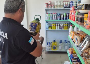 PC apreende 4 mil litros de azeite adulterado em Linhares e estabelecimentos do ES - Foto: PCES