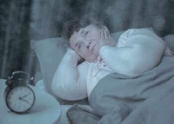 Dormir bem para lembrar melhor: o impacto do sono na saúde cerebral dos idosos - Foto: Reprodução