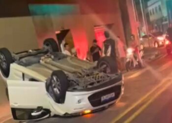 Motorista embriagada causa acidente e capotamento em Colatina - Foto: Rede Social